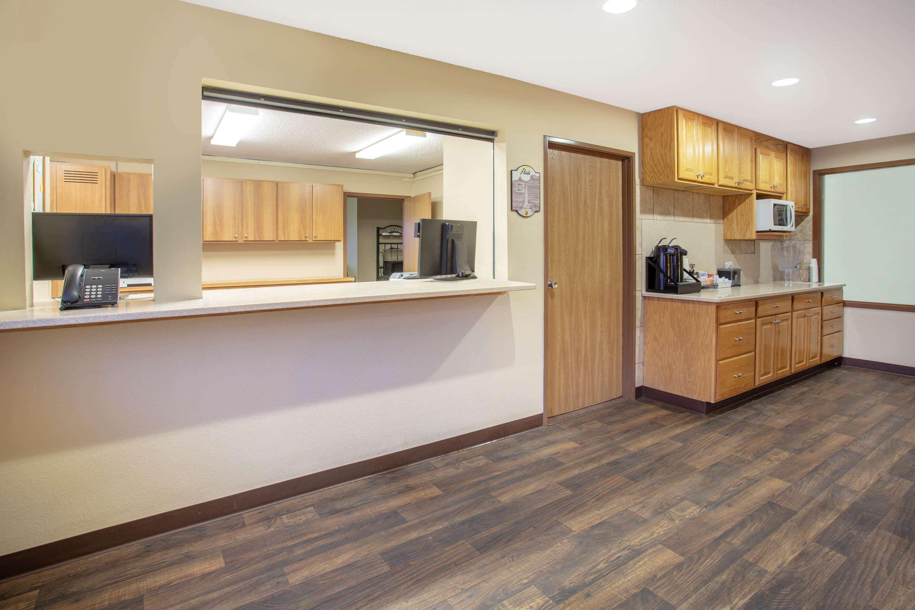 Super 8 By Wyndham Lewistown Exterior foto